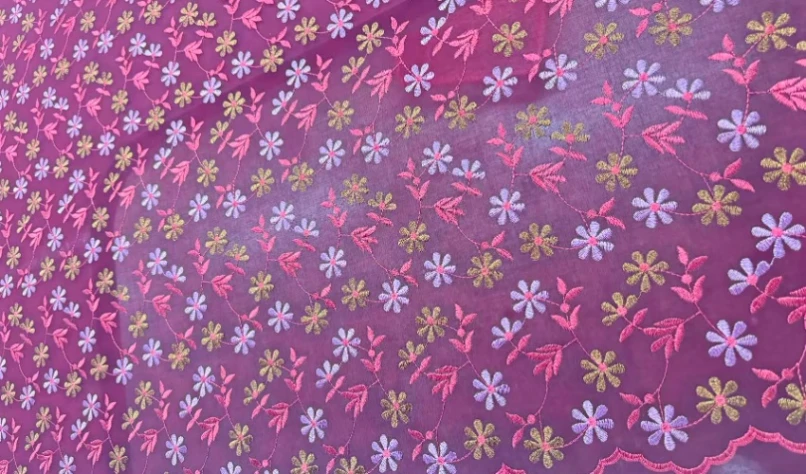 紫底碎花无袖连衣裙